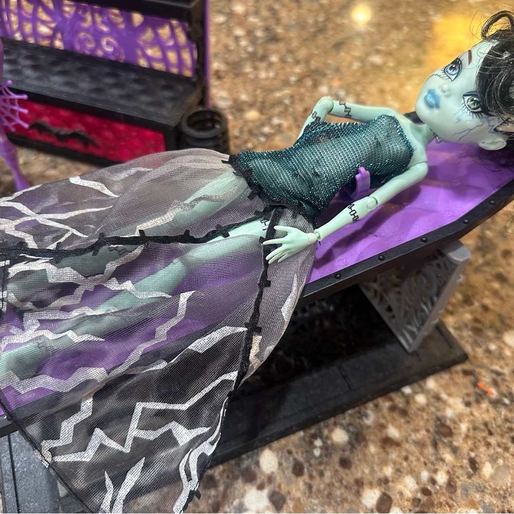 Monster High “Create a Monster” Playset - Picture 2 of 5